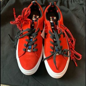 NEW Converse- Hello Kitty Lowtops W7.5/M5.5